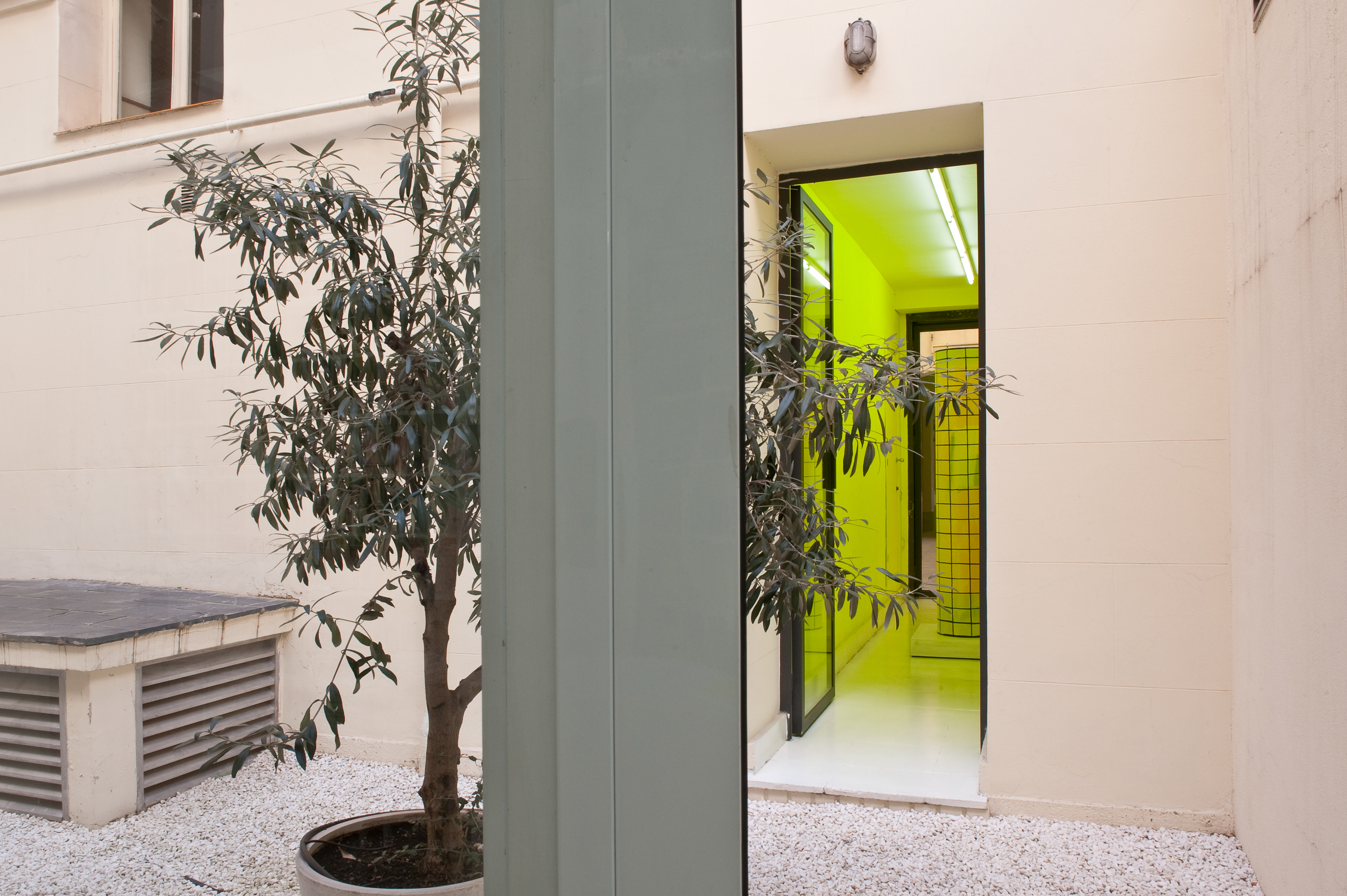 Parra & Romero, exhibition: 15.92 x 16 (fig. 33)