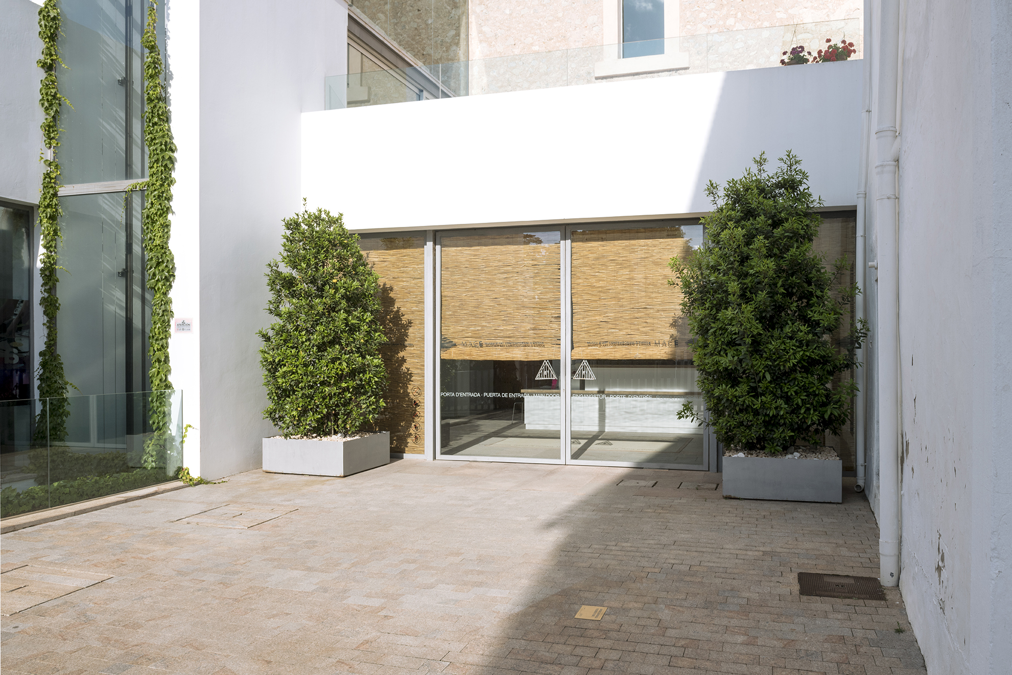 Parra & Romero, exhibition: 38°58’29.65”N 1°26’34.24”E (fig. 11)